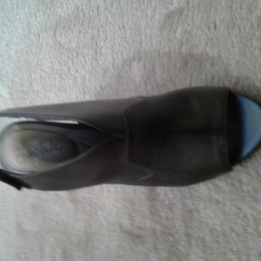 Heel - Picture 2 of 3